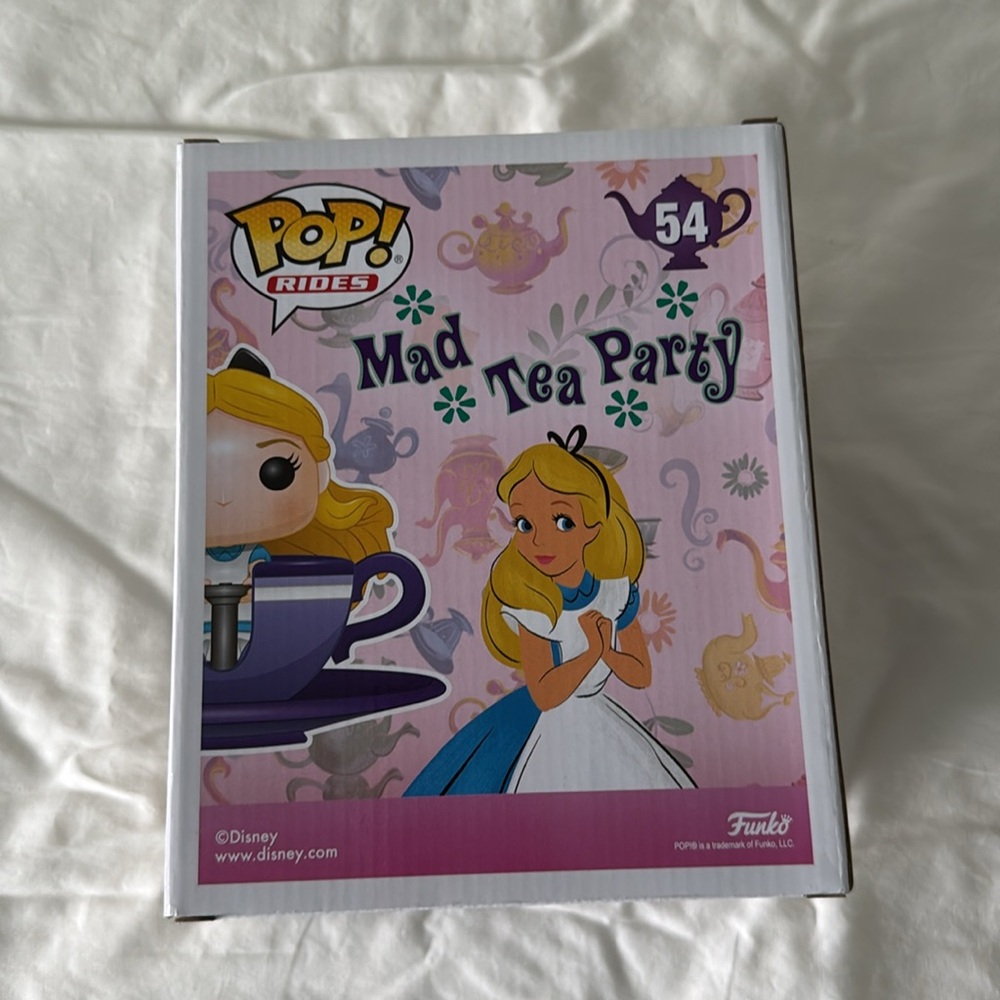 Funko Alice in Purple Teacup Vinyl Figure - Picture 3 of 6